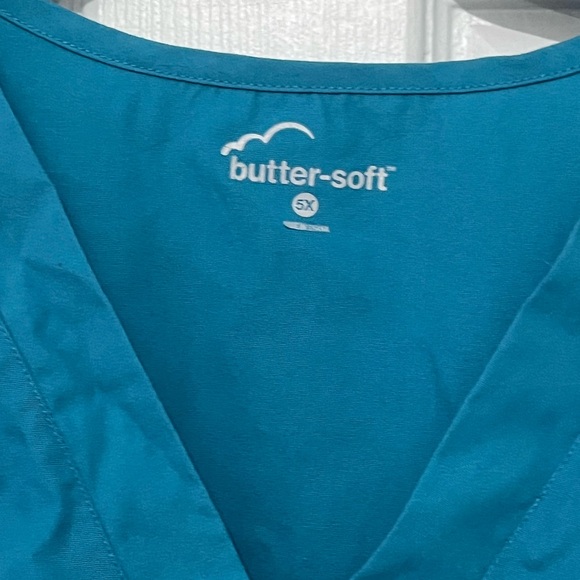 Butter-Soft V-Neck Scrub Top in Teal - Picture 2 of 5